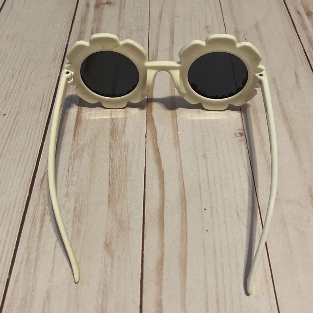 Girls white pearl flower shaped sunglasses